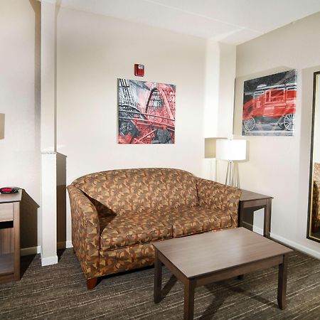 Best Western Plus Sandusky Hotel & Suites Bagian luar foto