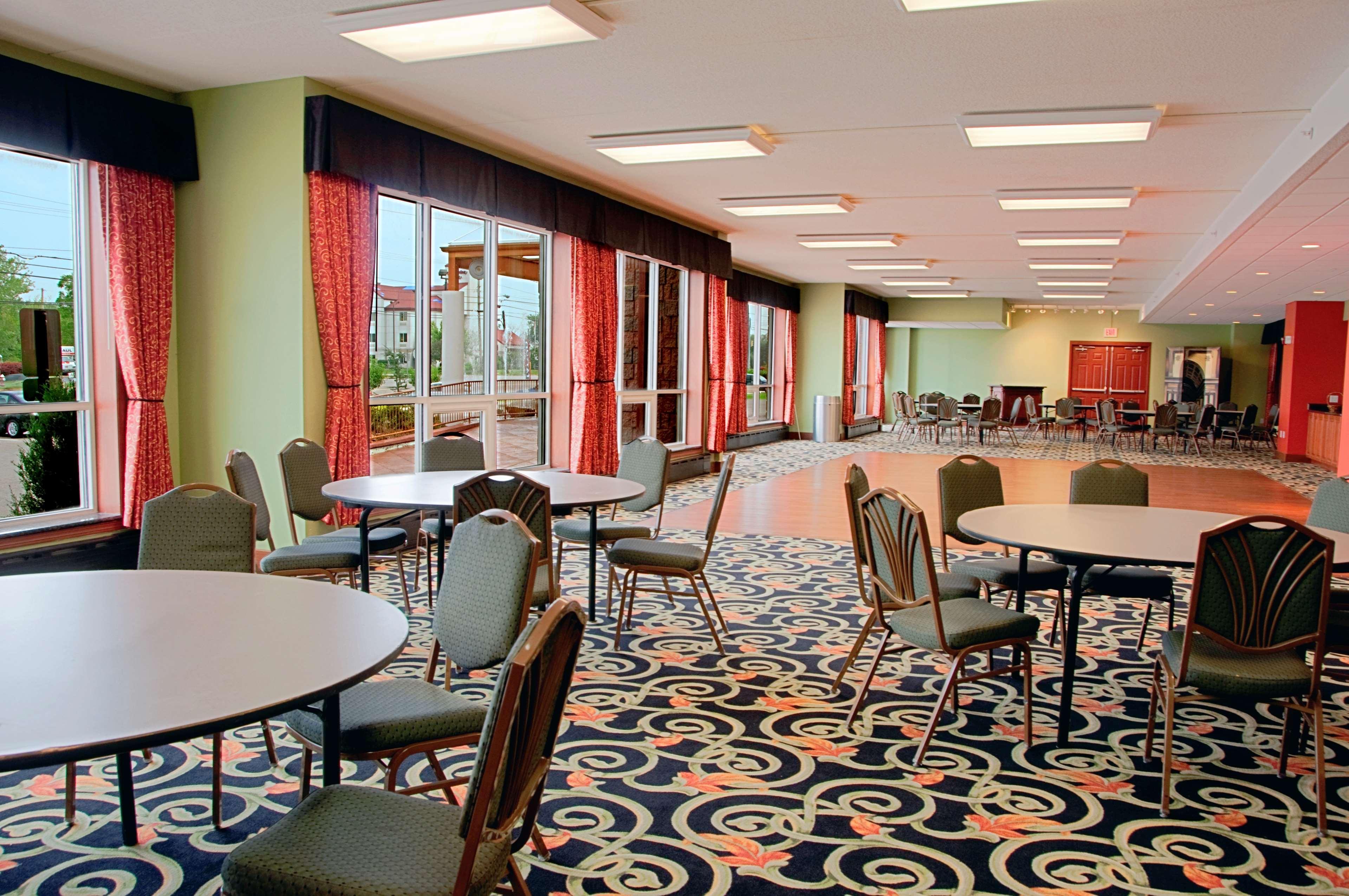 Best Western Plus Sandusky Hotel & Suites Bagian luar foto